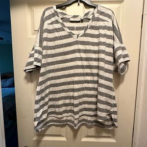 White/gray shirt size 2x